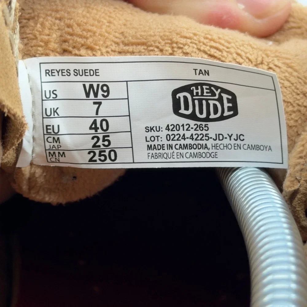 Hey Dude Reyes Suede Tan Women 9 Ankle Boots Mid Top Chukka